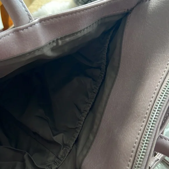 Matt & Nat travel bag / gym bag / large bag crossbody bag hand bag laptop bag - Picture 9 of 16